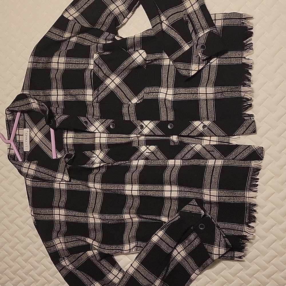 LILYMAES Black Plaid Flannel Button Up - Size M